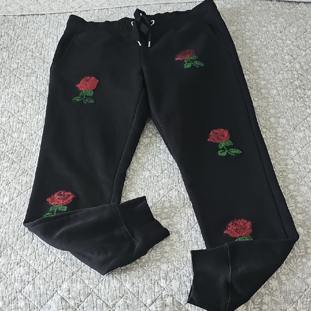 Divided Black Sweatpants with Red Rose Embroidery Patch Design